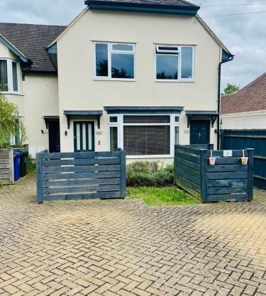 Stylish 2 Bed Apartment sleeps 4