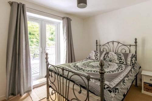 Stylish 2BD Family Hideaway in Dover