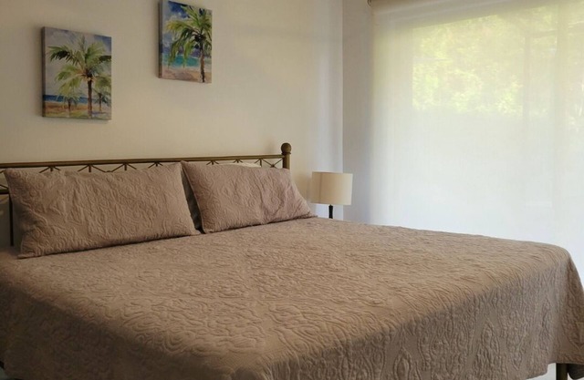 Stylish 2BR/2BA condo near the beach in gated Los Delfines Golf and Country Club