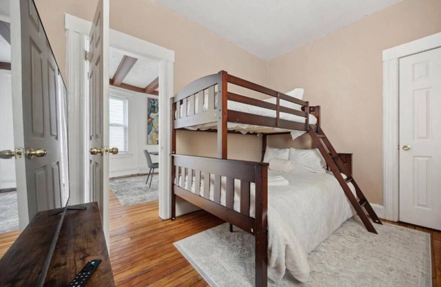 Stylish 2BR Apartment Near NYC