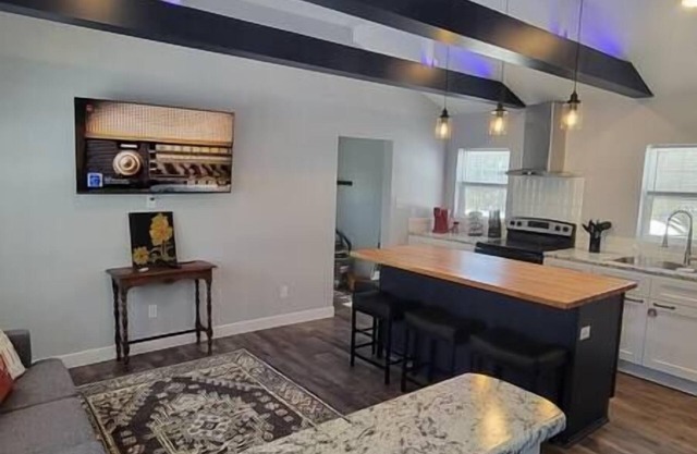 Stylish 2BR Bungalow | Near Airport & Downtown DSM, Newly remodled and close to downtown Des Moines