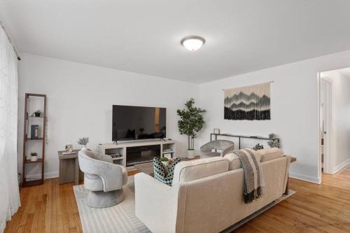 Stylish 2BR Near O'Hare Modern & Easy Access