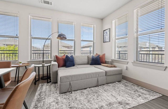 Stylish 2BR Near Uptown & Medical District