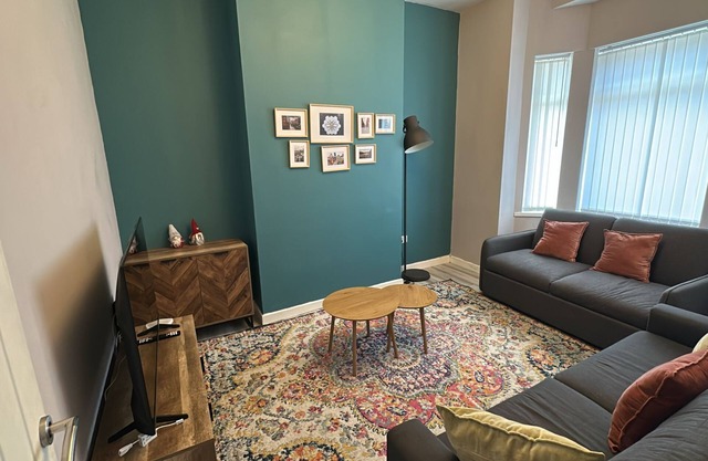Stylish 3 Bed Levenshulme Home Sleeps 7