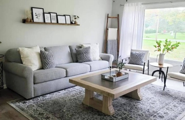 Stylish 3 Bedroom Ranch Home in Middle of Howland