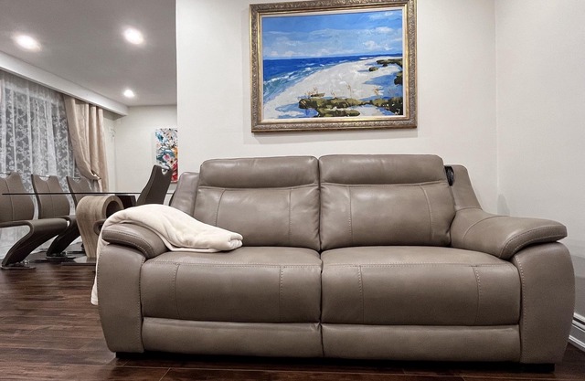 Stylish 3 Bedrooms Private Bungalow in an Upscale Neighbourhood west of Toronto