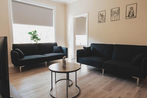 Stylish 3BR Home near Hampden No 29 with Free Parking