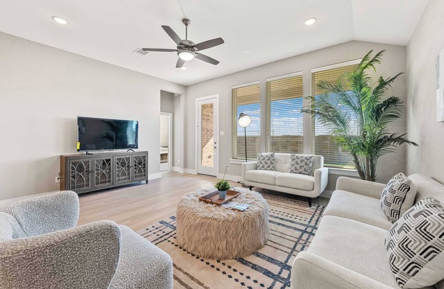 Stylish 3BR Home w/Gourmet Kitchen, Fulshear Serenity, 30-Night Min #42288