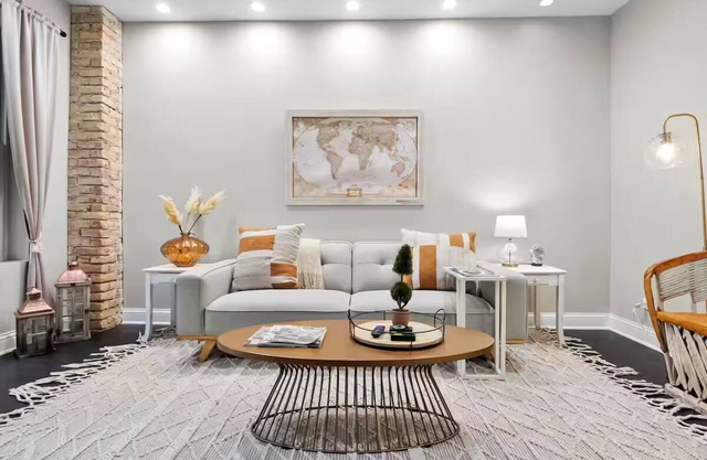 Stylish 4BR/2BA Apartment with Office, Deck, Grill, and 2GB WiFi in Chicago!