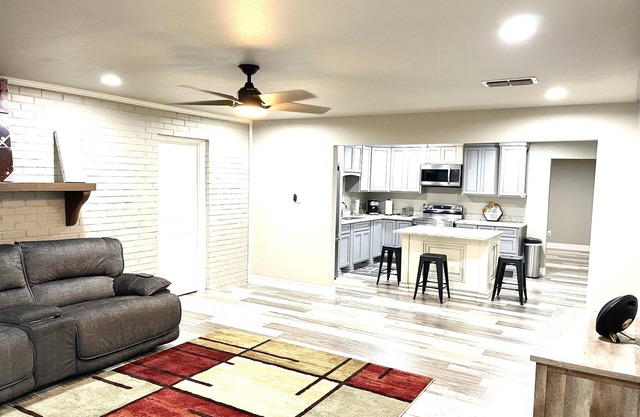 Stylish 5Bedroom/6Beds/2Bath Plenty of Parking