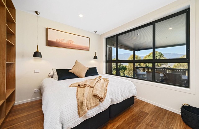 Stylish Accomodation, breathtaking views, abundance of wildlife, waiting for you