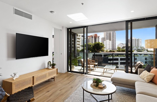Stylish and Modern Oracle 2 Bedroom Apartment with FREE WIFI - CoastHM