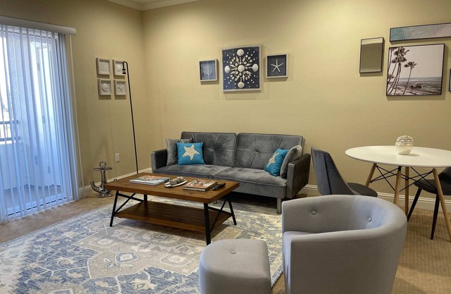 Stylish Apt W/Amenities| 24/7 Staff|Fully Stocked