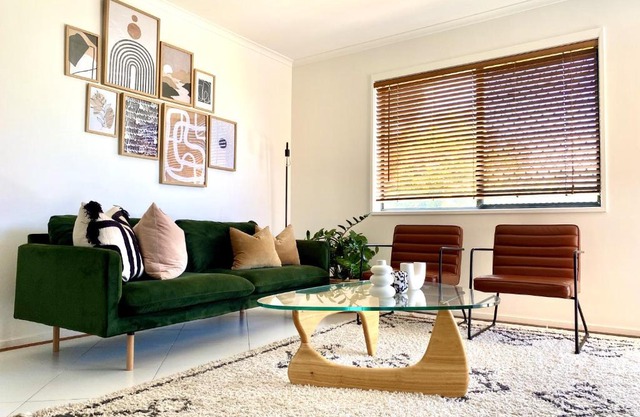 STYLISH BEACHSIDE PARADISE I SUNLIT COMFORT on THE GOLD COAST