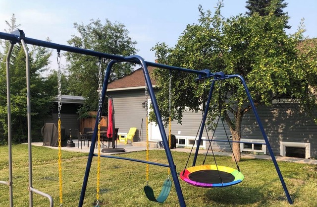 Stylish~Bright 3BR ~A/C~Near Hospital~Free WiFi~Dog Friendly
