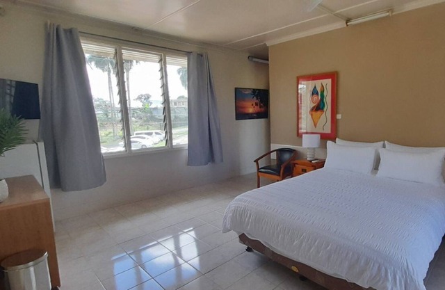 Stylish & Bright in the Heart of Suva ~ Queen Bed!
