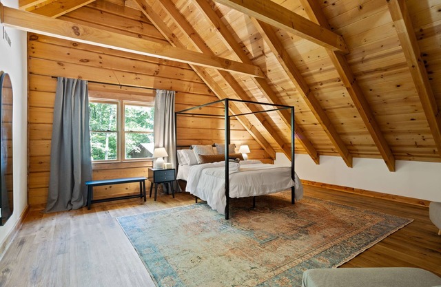 Stylish Cabin 10 minutes from Travelers Rest