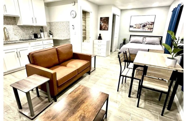 Stylish Central El Paso Studion