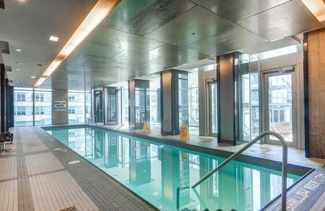 Stylish Condo Stay - Heart of Midtown Toronto