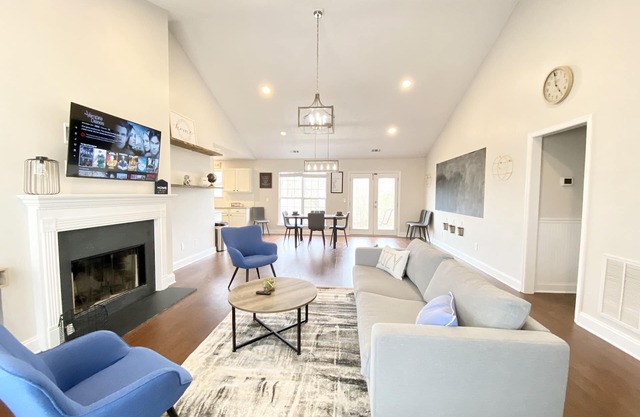 🌈 🏡Stylish & Cozy Vibes, Just Minutes from Road Atlanta💥