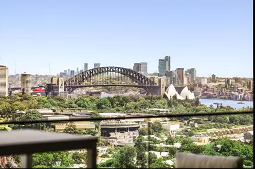 Stylish Double Storey Apt plus Harbour Bridge Views!