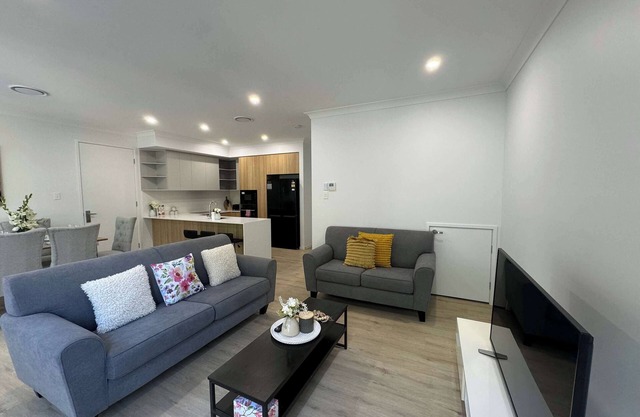 Stylish Family 3BR in Central Hope Island, Family