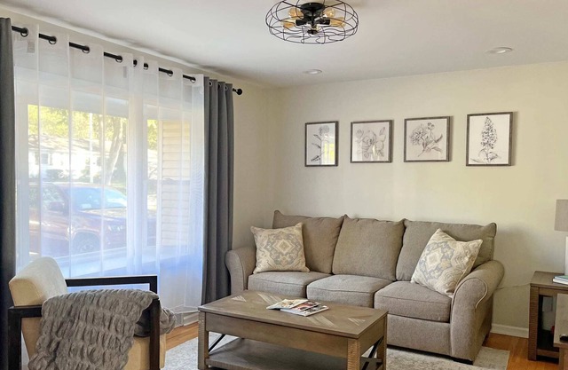 Stylish-Family & Pet Friendly-Cute Patio
