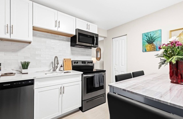 Stylish Gem in Hazel Park | 1BA | 2BD