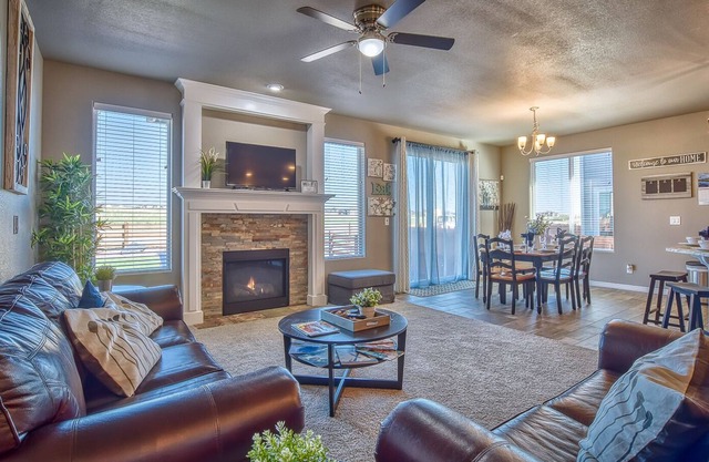 Stylish Home! 2 Master Suites, 5 Bedroom, 3 Full Bath, Golf Course Community