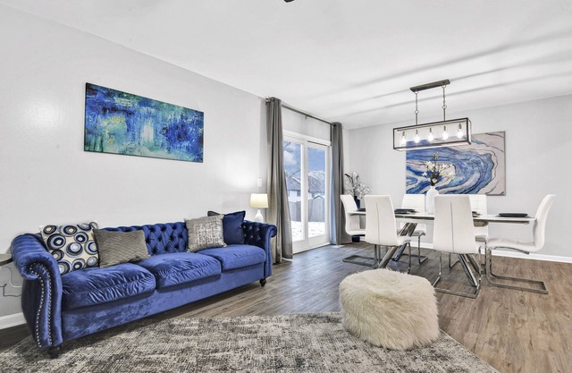 ♦Stylish Home ♦Corner Lot♦Full Kitchen♦Backyard♦BBQ♦10min→DT♦Google Fiber♦