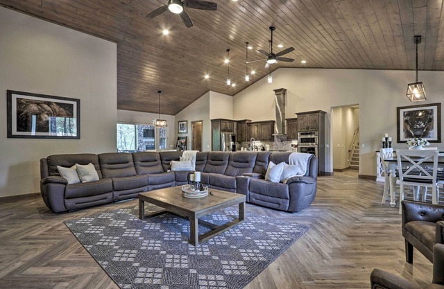 Stylish Home w/Expansive Deck in Show Low!