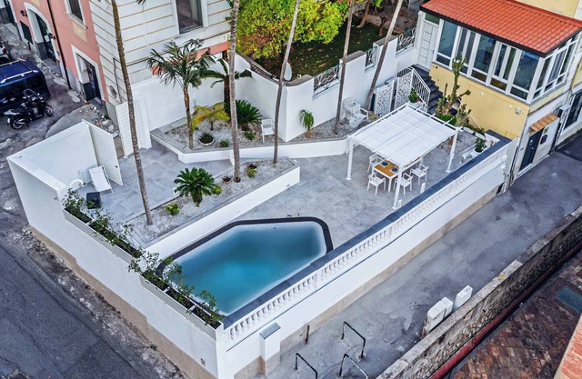 Stylish Home with Swimming Pool in Salerno – Walk to Beach & City Center