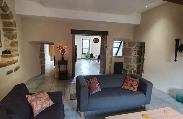 Stylish house in quaint chateau town sleeps 10/12