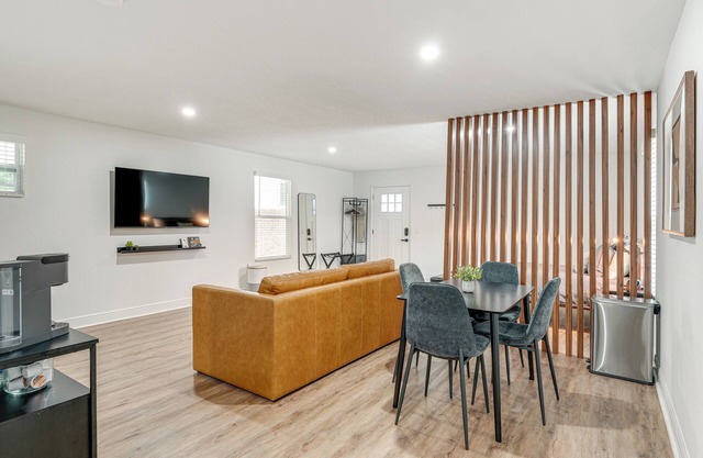 Stylish Lakeland Studio w/Workspace
