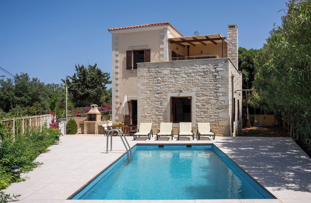 Stylish LOTUS villa, private pool, near beaches, restaurants in Prines Rethymno.