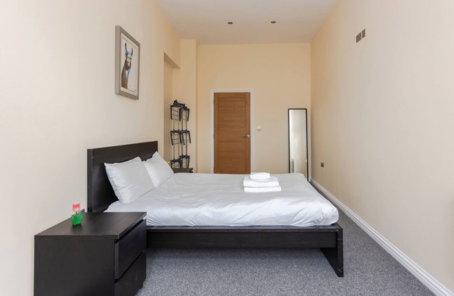Stylish + modern 2 bedroom property in Greenwich!