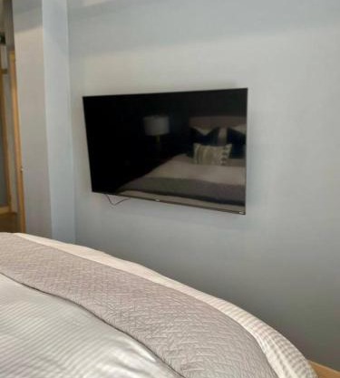 Stylish Modern 2 bedroom house across from Beach