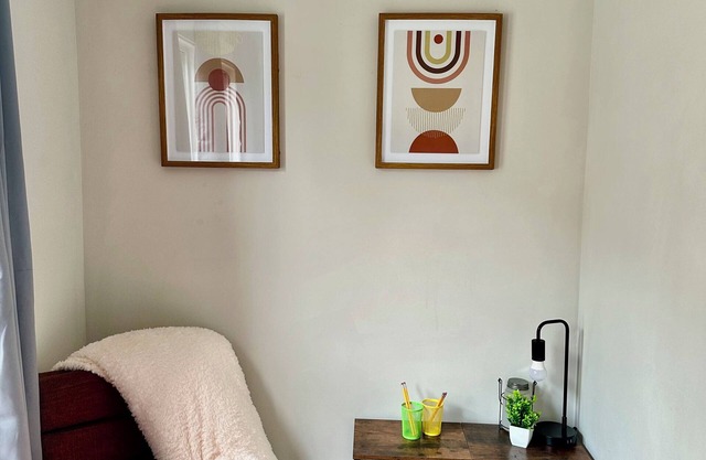 Stylish Modern 3BR 2 Bath Central Free Parking