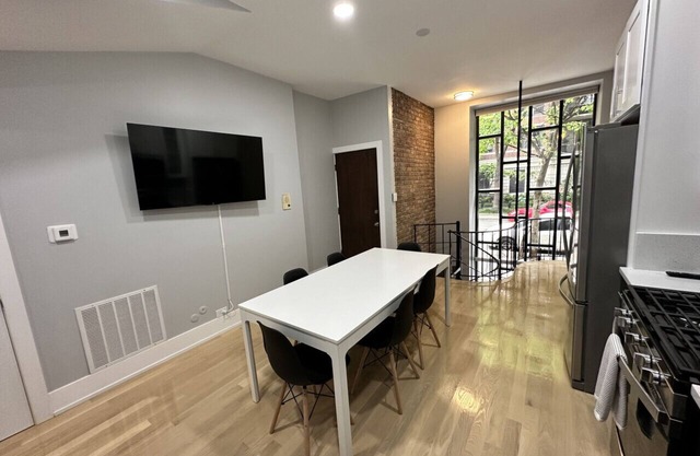 Stylish & Modern Stay in Gold Coast, Chicago – 2 Stunning Units!