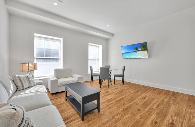 Stylish New Apartment with New Furnishings in Renovated Building!