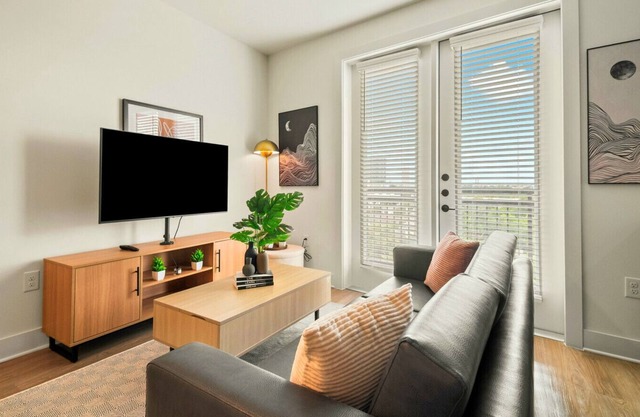 Stylish New Studio DT | Pool, Gym & Rooftop Lounge