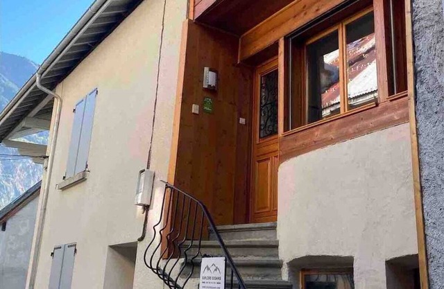 STYLISH NEWLY RENOVATED TOWN HOUSE - SLEEPS 6