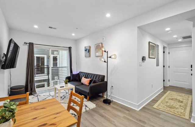 Stylish NW DC Unit with Balcony & In-House Services