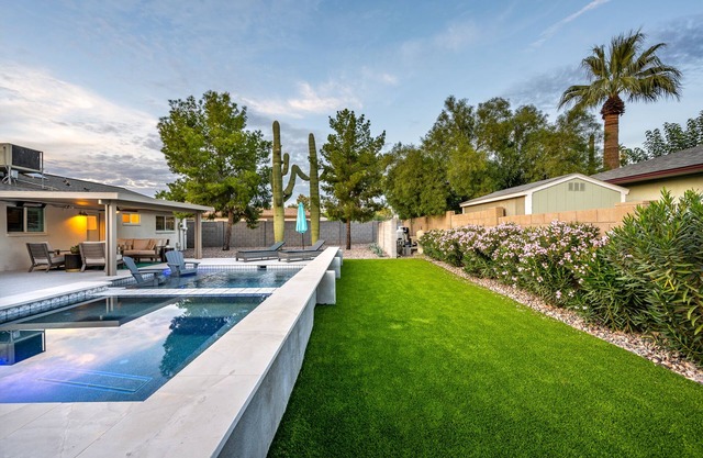 Stylish Old Town Escape Pool, Spa, Bikes, EV Charger & Pet-Friendly