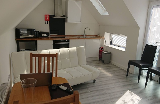 Stylish one bedroom Mews Style House, perfect for a cosy romantic getaway