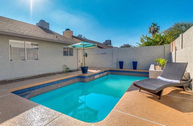 Stylish Single Family Home, Short Walk to Kierland, Private Pool, 5Bed