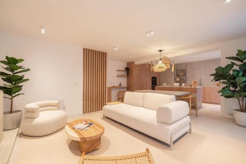 Stylish & Spacious Flat near the Beach by HostWise