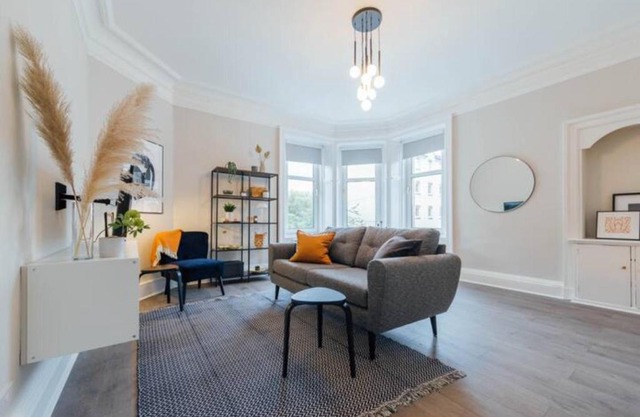 Stylish Stirling Apartment - free parking