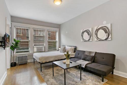 Stylish Studio Apartment in Portage Park - Pensacola 2N