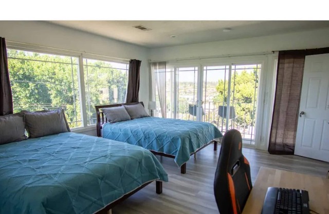 Stylish Studio★Panorama view★Near DTLA★Sleeps 4